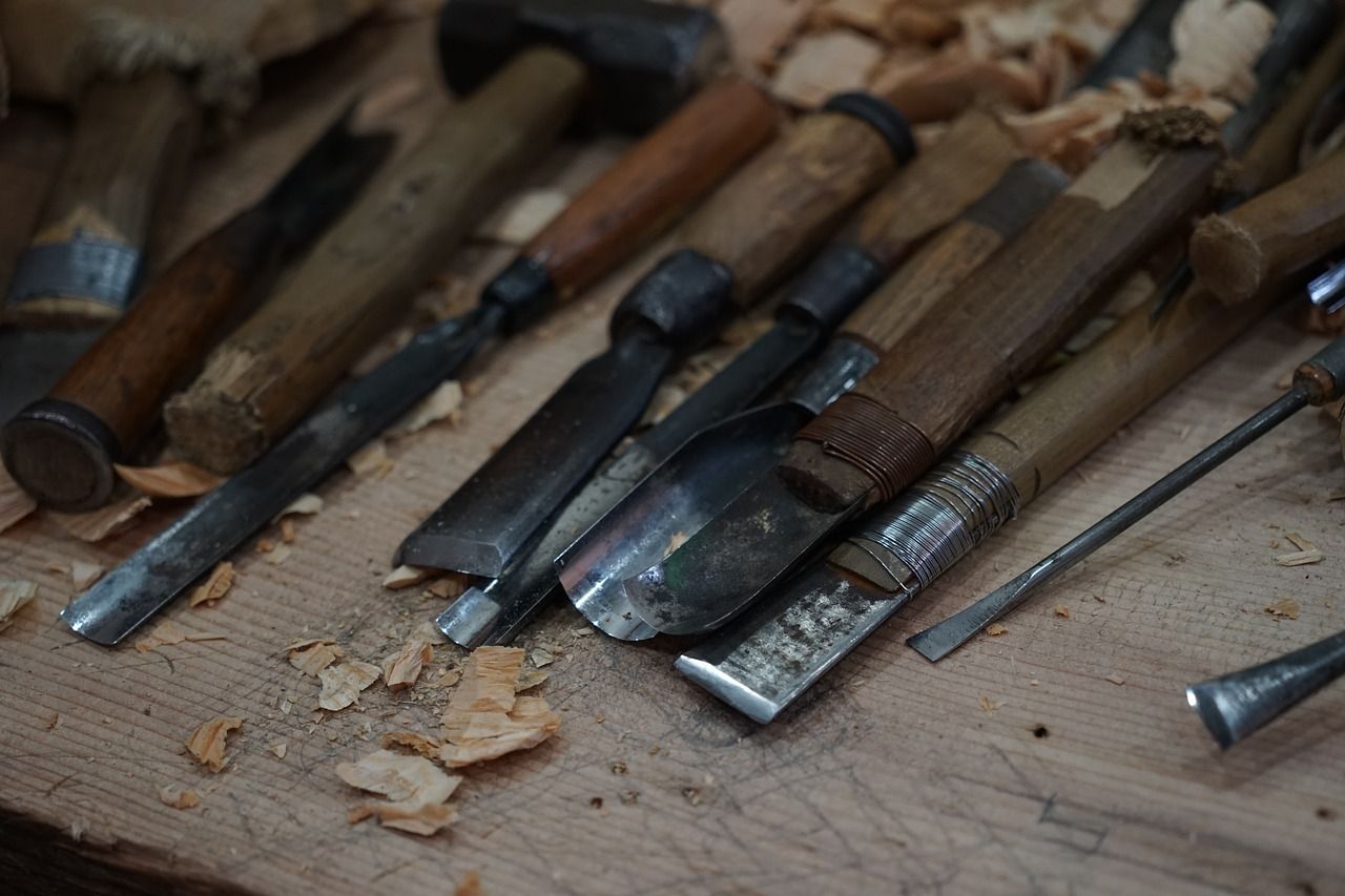 Ostrzenie narzędzi do drewna – jak często i czym to robić?