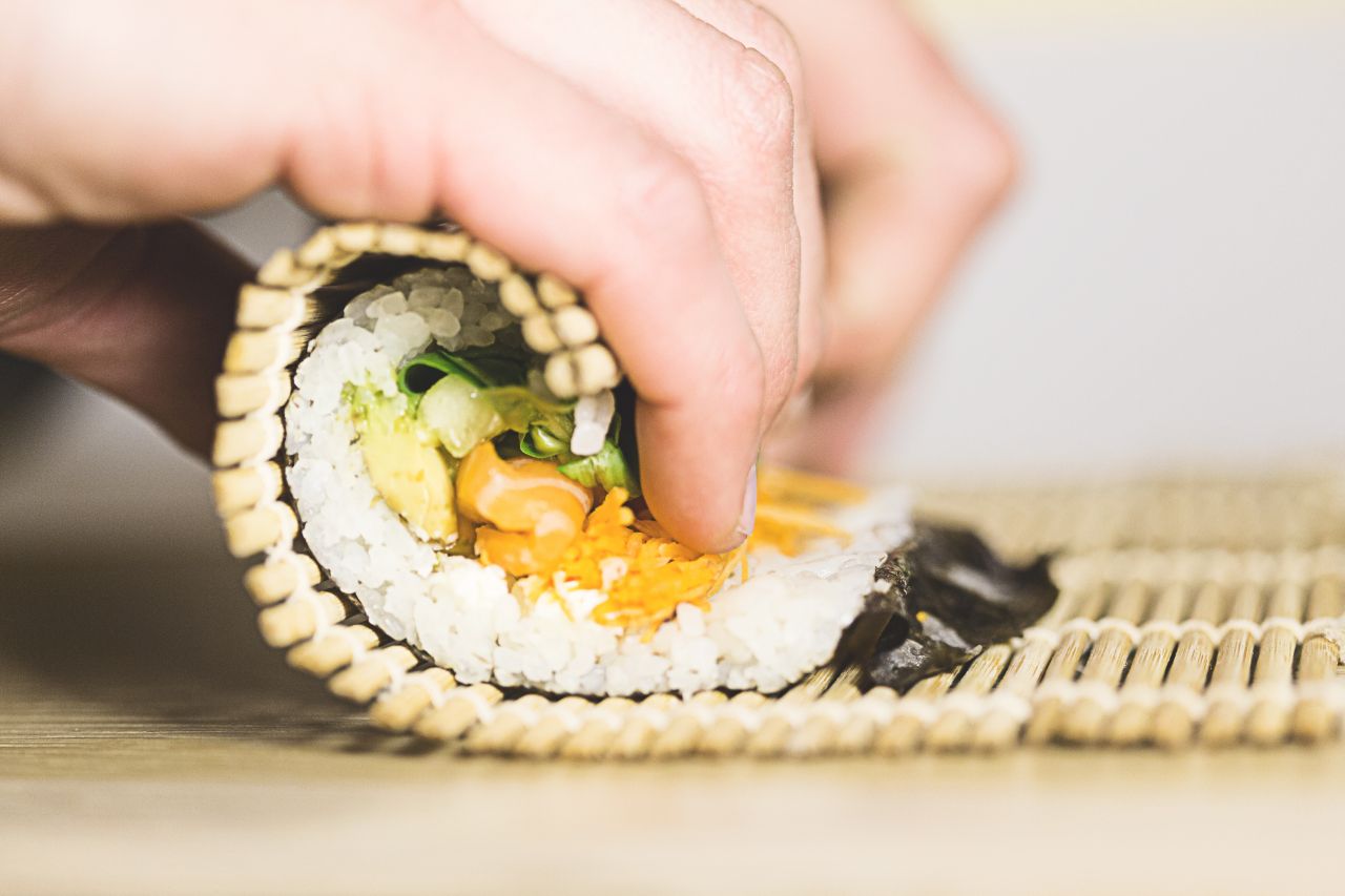 Czy samodzielne przygotowanie sushi jest trudnym zadaniem?