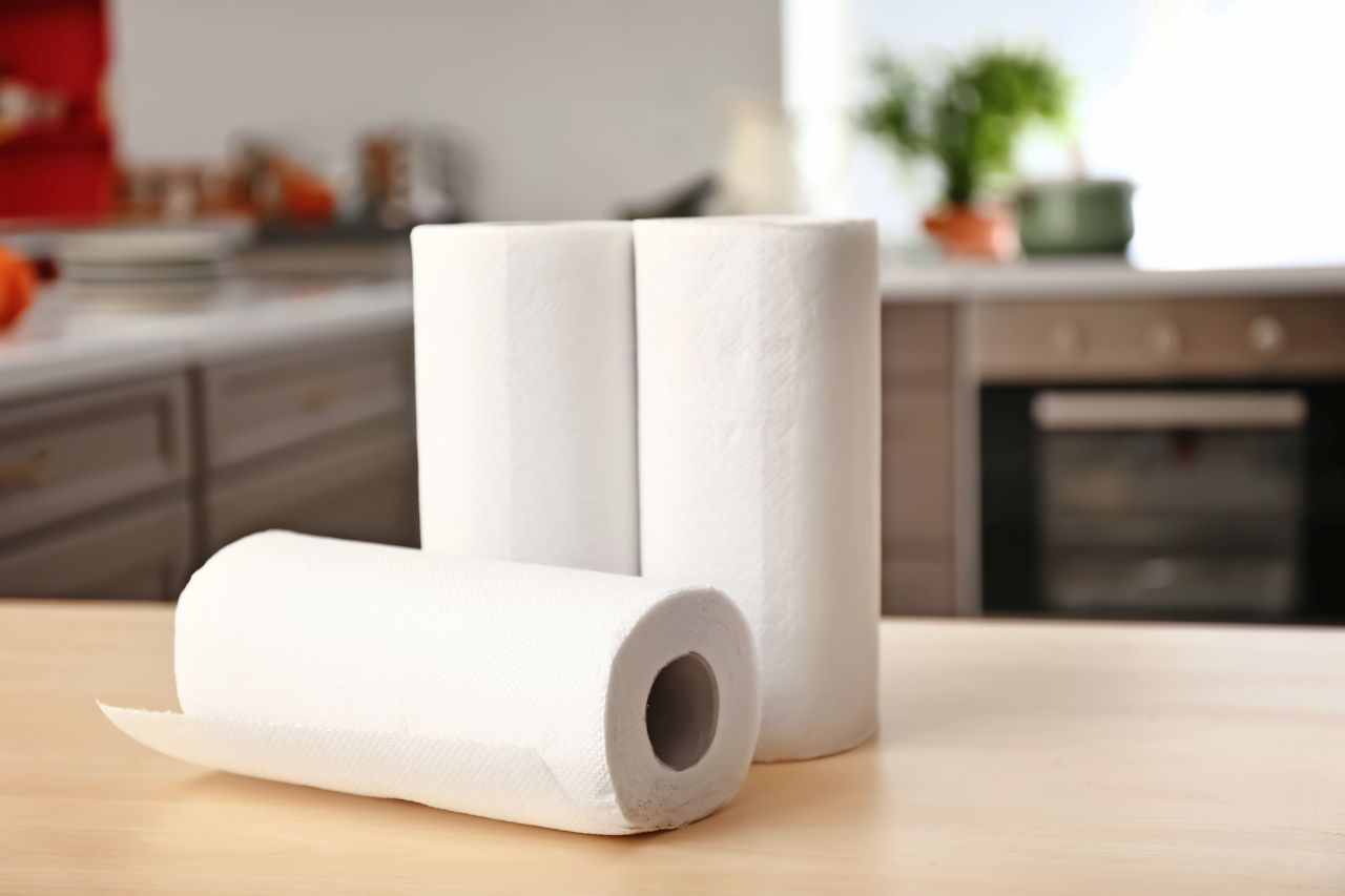 Ręcznik papierowy – nieodzowna pomoc przy każdym sprzątaniu