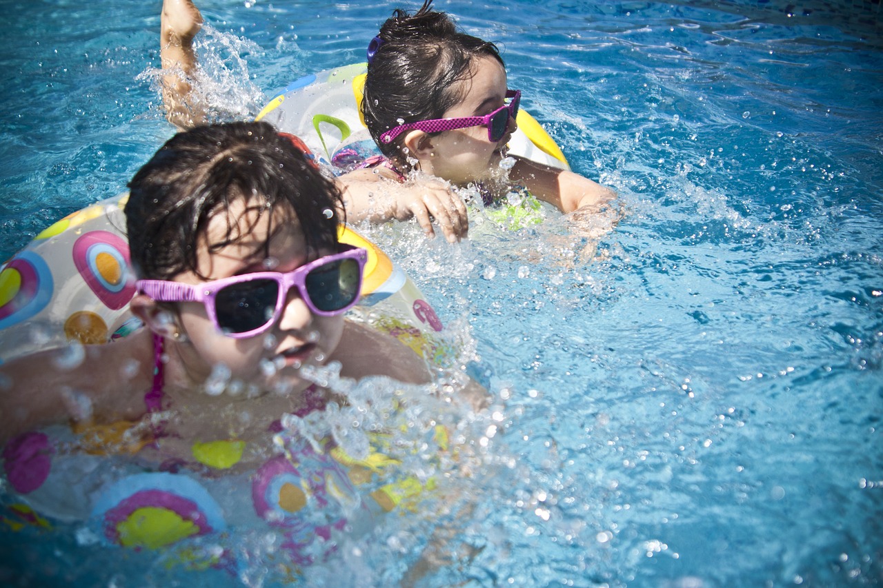 Dlaczego warto chodzić z dziećmi na basen?