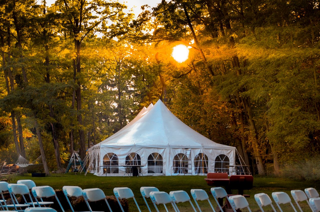 W jakich okolicznościach warto zdecydować się na namiot weselny?