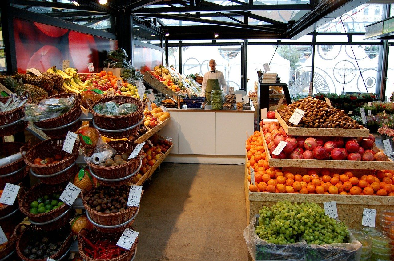 Warzywa i owoce do sklepów – skąd najlepiej będzie je sprowadzać?