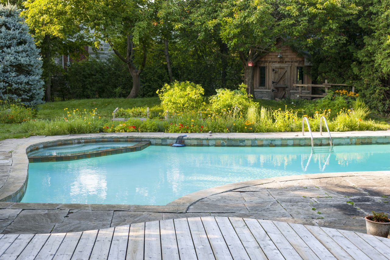 Na jaki typ basenu zdecydować się do własnego ogrodu?
